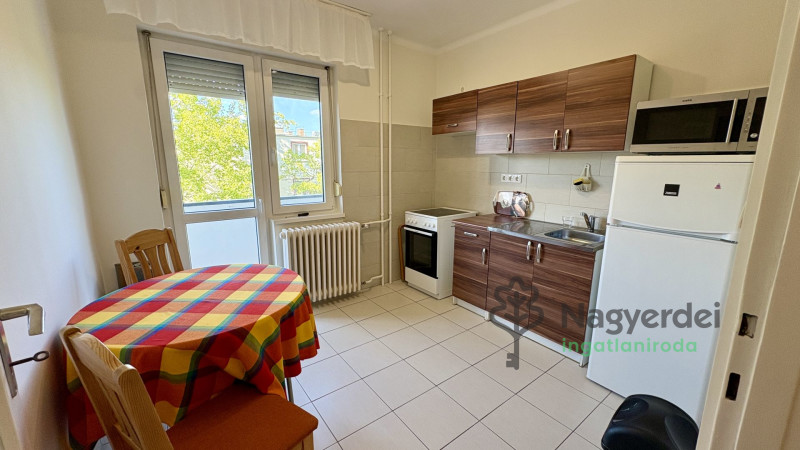 Debrecen, Sestakert, Lakás, csúsztatott zsalus  