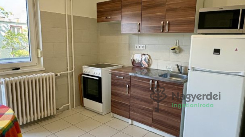 Debrecen, Sestakert, Lakás, csúsztatott zsalus  