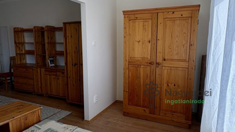 Debrecen, Sestakert, Lakás, csúsztatott zsalus  