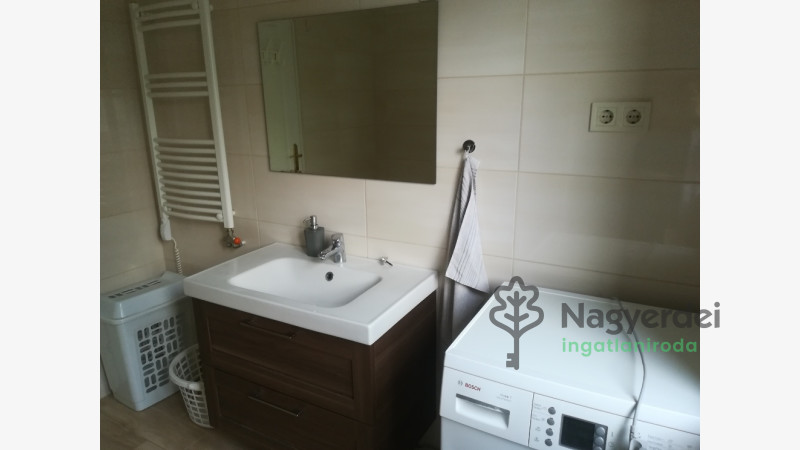 Debrecen, Nagyerdő, Lakás, tégla lakás  