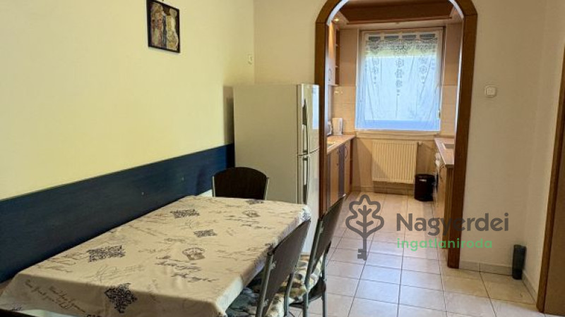 Debrecen, Nagyerdő, Lakás, tégla lakás  