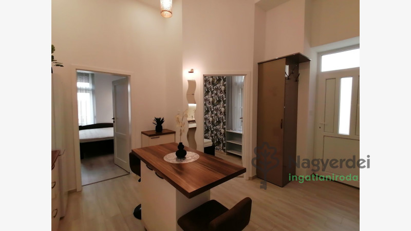 Debrecen, Belváros, Lakás, tégla lakás  