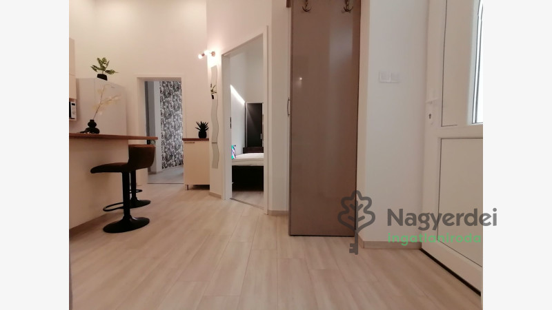 Debrecen, Belváros, Lakás, tégla lakás  