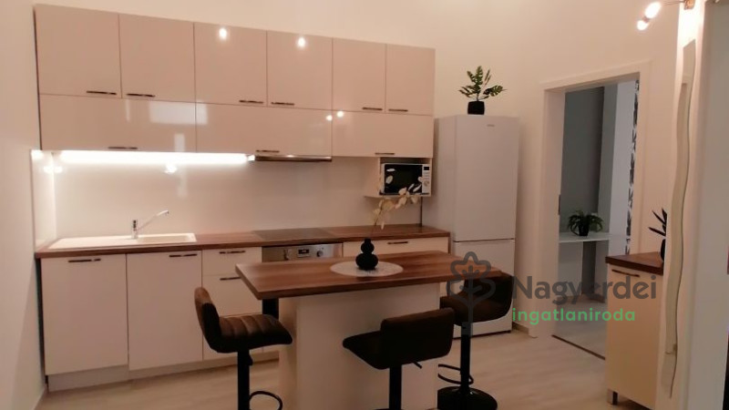 Debrecen, Belváros, Lakás, tégla lakás  