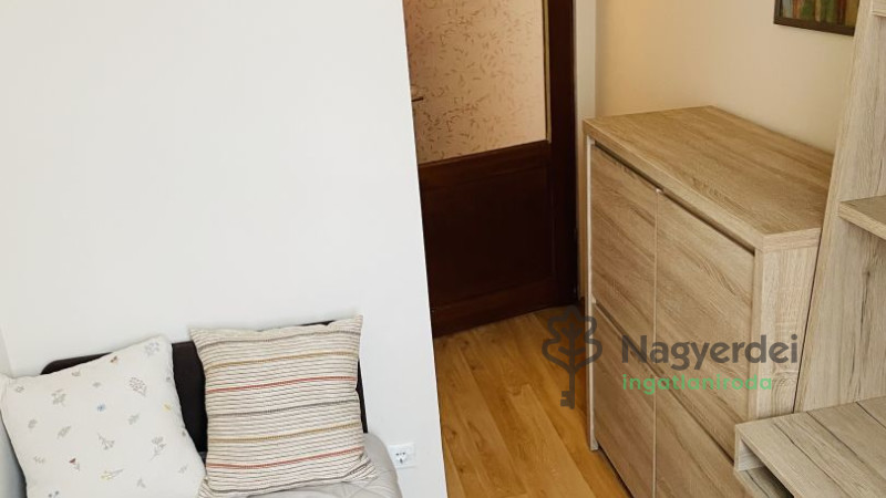 Debrecen, Nagyerdő, Lakás, csúsztatott zsalus  