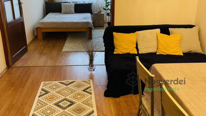 Debrecen, Nagyerdő, Lakás, csúsztatott zsalus  