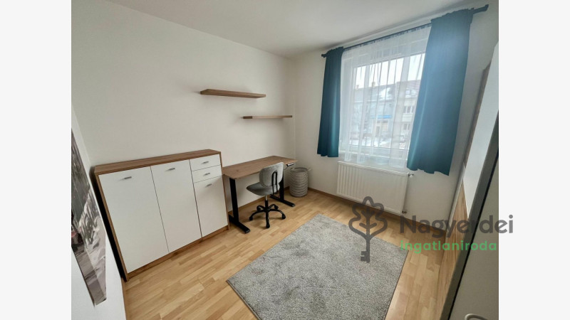 Debrecen, Bem tér, Lakás, tégla lakás  