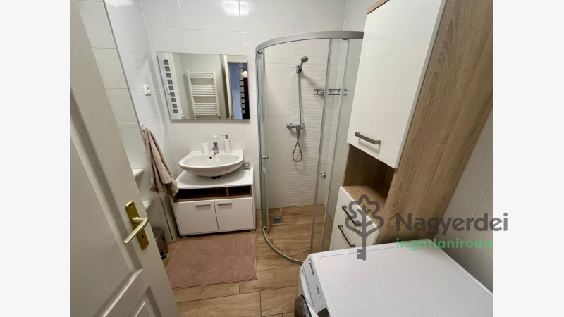 Debrecen, Bem tér, Lakás, tégla lakás  