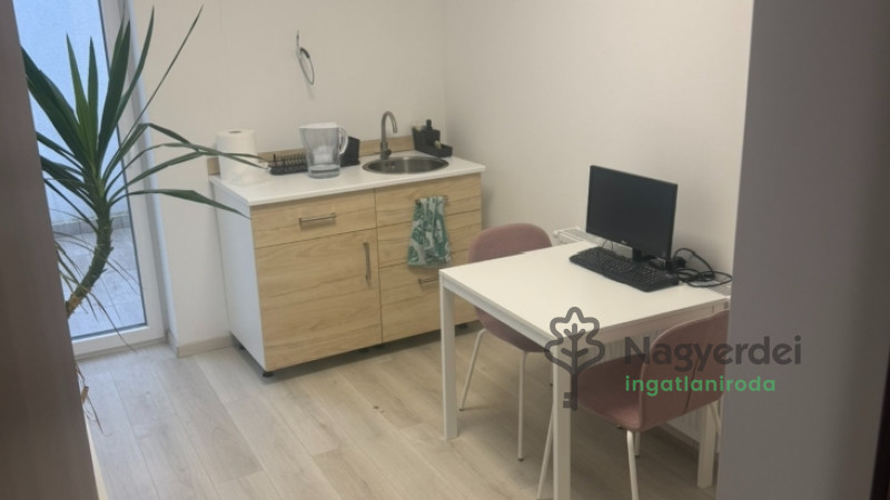 Debrecen, Liget lakópark, Iroda, nem irodaházban  