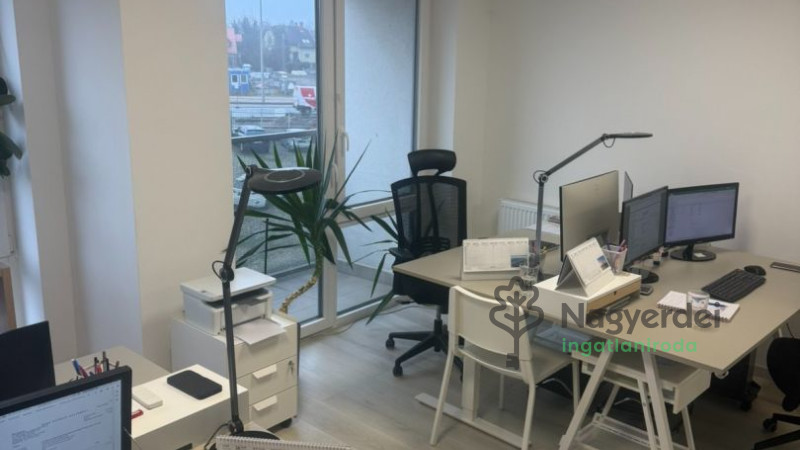 Debrecen, Liget lakópark, Iroda, nem irodaházban  