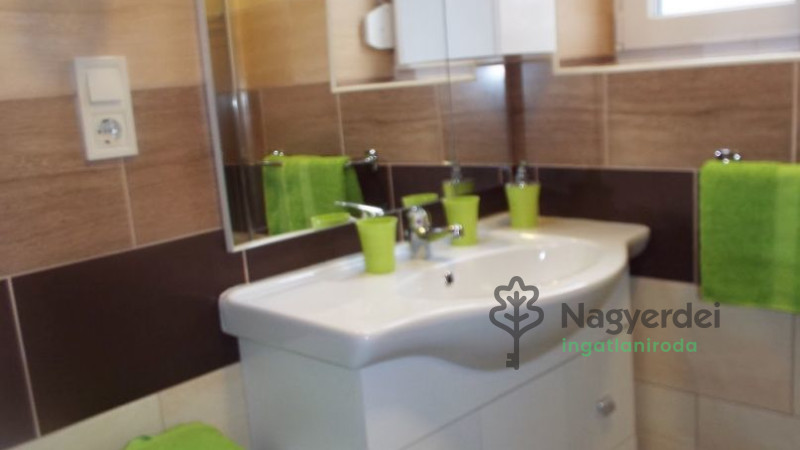 Debrecen, Sestakert, Lakás, tégla lakás  