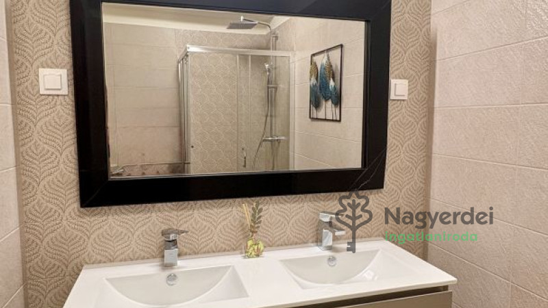 Debrecen, Vénkert, Lakás, tégla lakás  