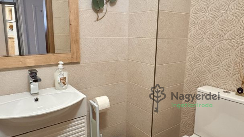 Debrecen, Vénkert, Lakás, tégla lakás  