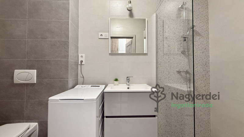 Debrecen, Belváros, Lakás, tégla lakás  