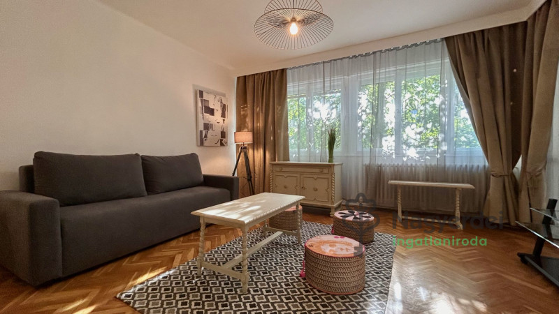 Debrecen, Nagyerdő, Lakás, tégla lakás  