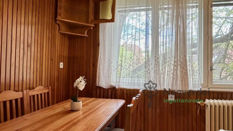 Debrecen, Nagyerdő, Lakás, tégla lakás  