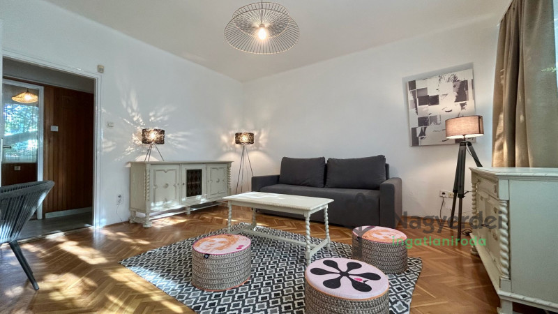 Debrecen, Nagyerdő, Lakás, tégla lakás  