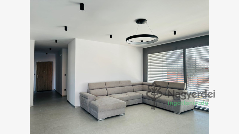 Debrecen, Nagyerdő, Lakás, tégla lakás  