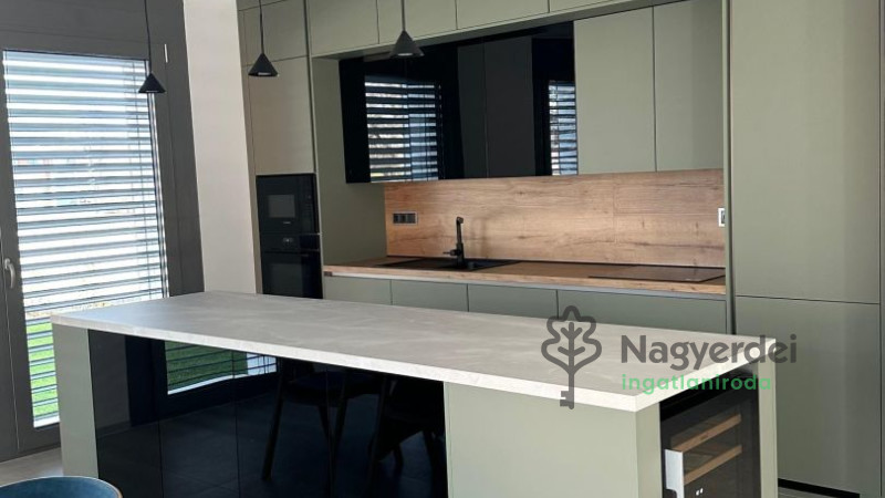 Debrecen, Nagyerdő, Lakás, tégla lakás  