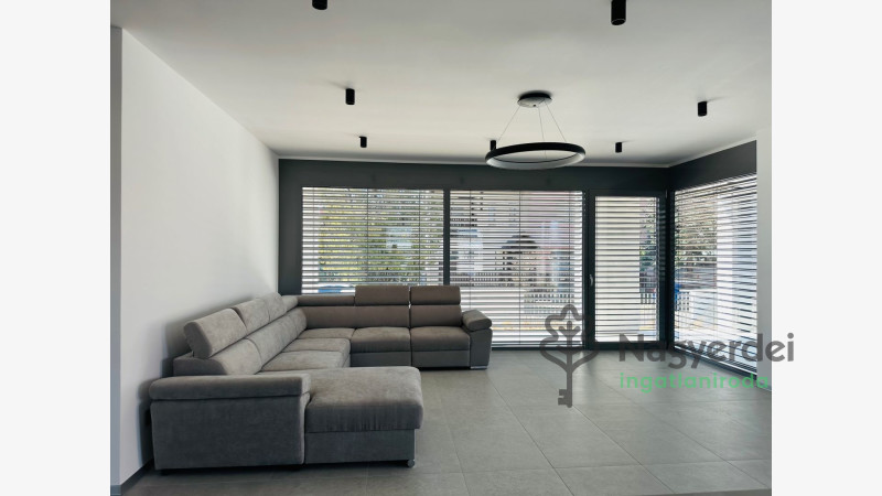 Debrecen, Nagyerdő, Lakás, tégla lakás  