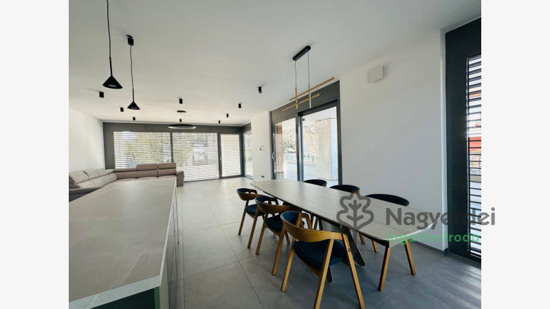 Debrecen, Nagyerdő, Lakás, tégla lakás  