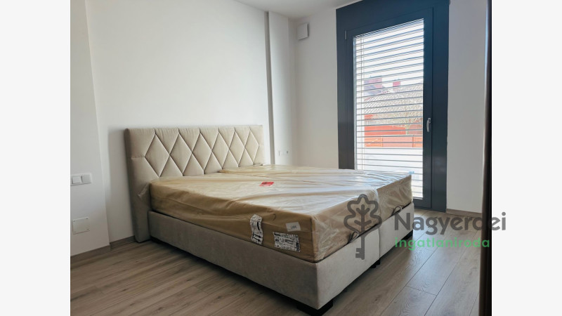 Debrecen, Nagyerdő, Lakás, tégla lakás  