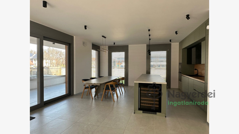 Debrecen, Nagyerdő, Lakás, tégla lakás  