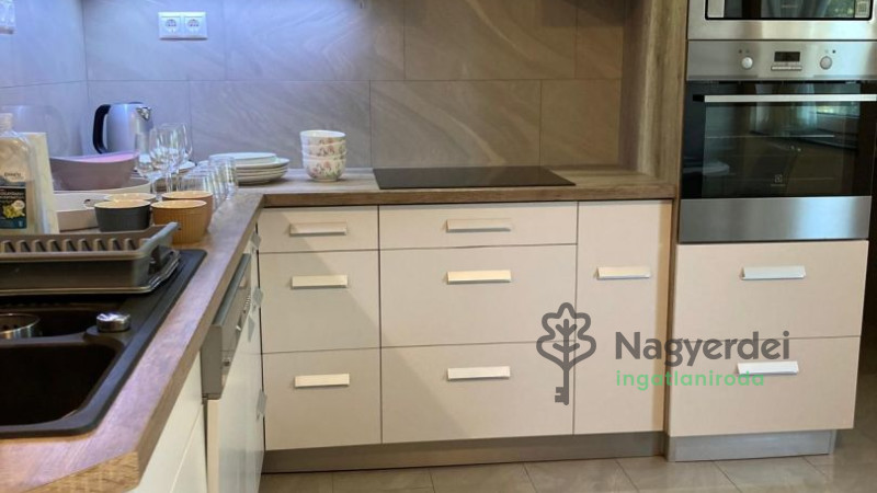 Debrecen, Egyetemváros, Lakás, tégla lakás  