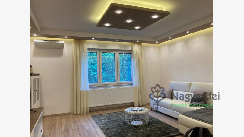 Debrecen, Egyetemváros, Lakás, tégla lakás  