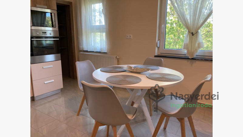 Debrecen, Egyetemváros, Lakás, tégla lakás  