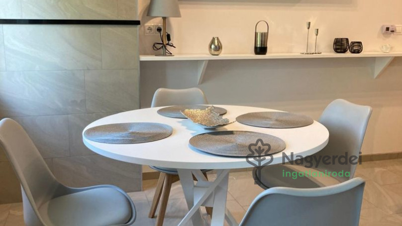 Debrecen, Egyetemváros, Lakás, tégla lakás  