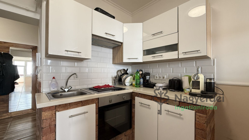 Debrecen, Libakert, Lakás, csúsztatott zsalus  