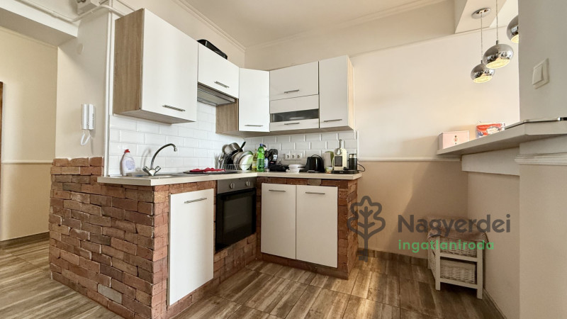 Debrecen, Libakert, Lakás, csúsztatott zsalus  