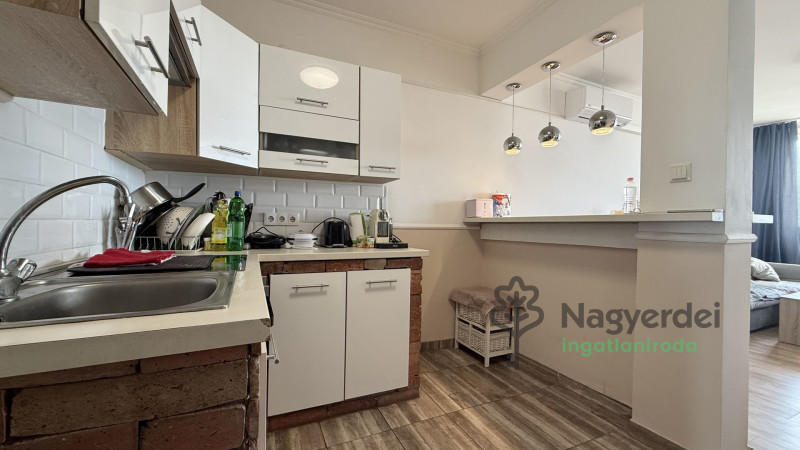 Debrecen, Libakert, Lakás, csúsztatott zsalus  