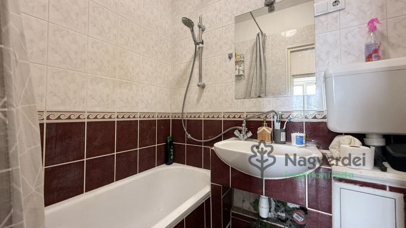 Debrecen, Libakert, Lakás, csúsztatott zsalus  