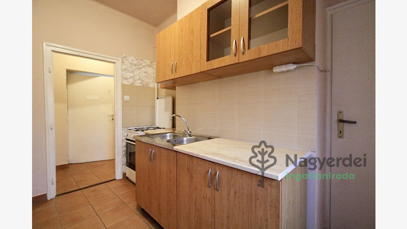 Debrecen, Péterfia, Lakás, tégla lakás  