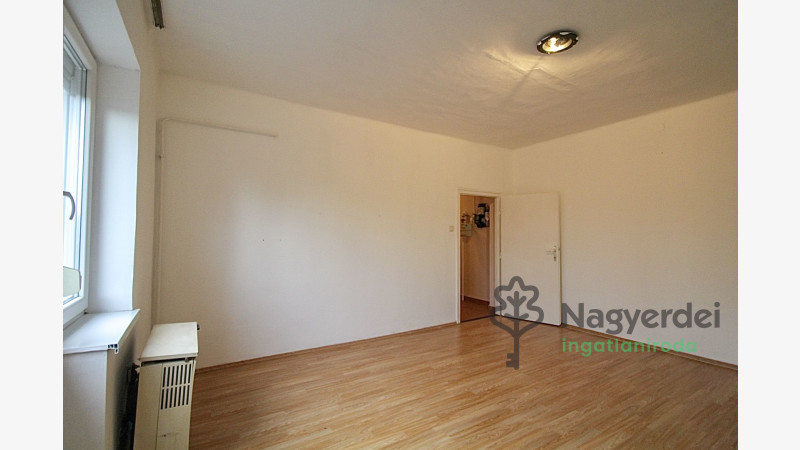 Debrecen, Péterfia, Lakás, tégla lakás  