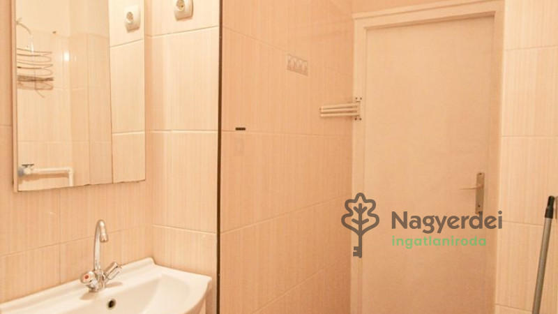 Debrecen, Péterfia, Lakás, tégla lakás  