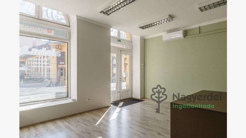 Debrecen, Belváros, Üzlethelyiség, nem üzletközpontban  