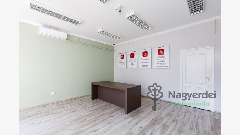 Debrecen, Belváros, Üzlethelyiség, nem üzletközpontban  