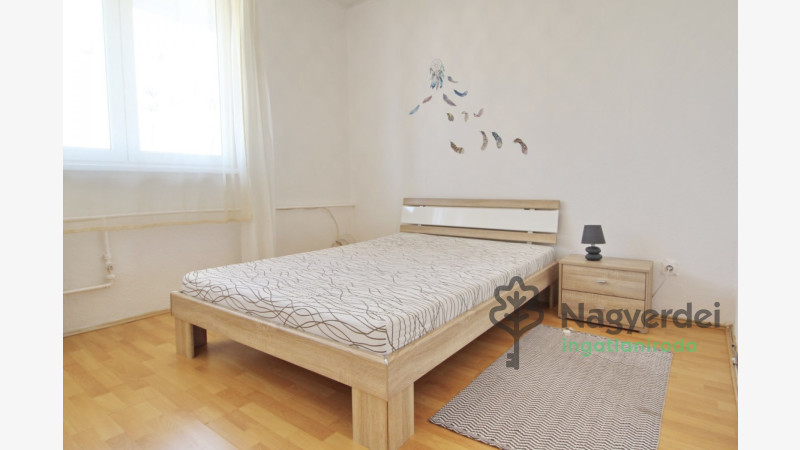 Debrecen, Sestakert, Lakás, tégla lakás  