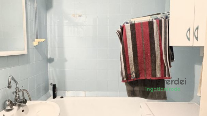 Debrecen, Tócóvölgy, Lakás, csúsztatott zsalus  