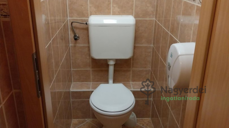 Debrecen, Belváros, Üzlethelyiség, nem üzletközpontban  