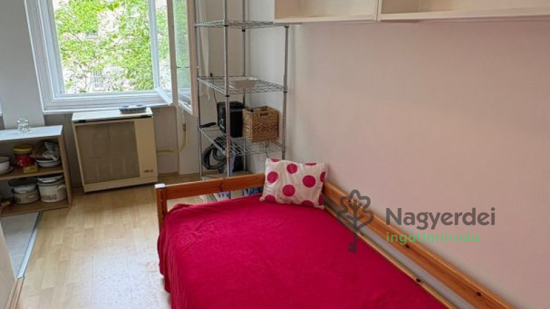 Debrecen, Nagyerdő, Lakás, tégla lakás  