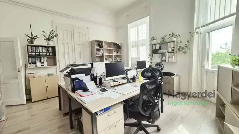 Debrecen, Iroda, nem irodaházban  