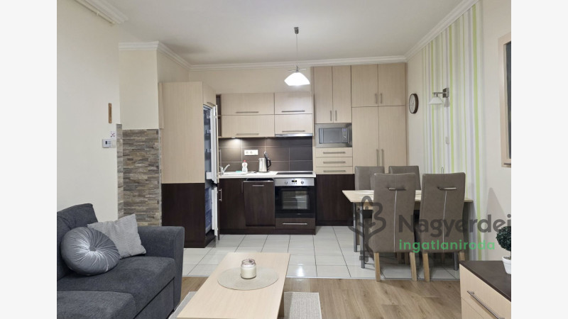 Debrecen, Sestakert, Lakás, tégla lakás  