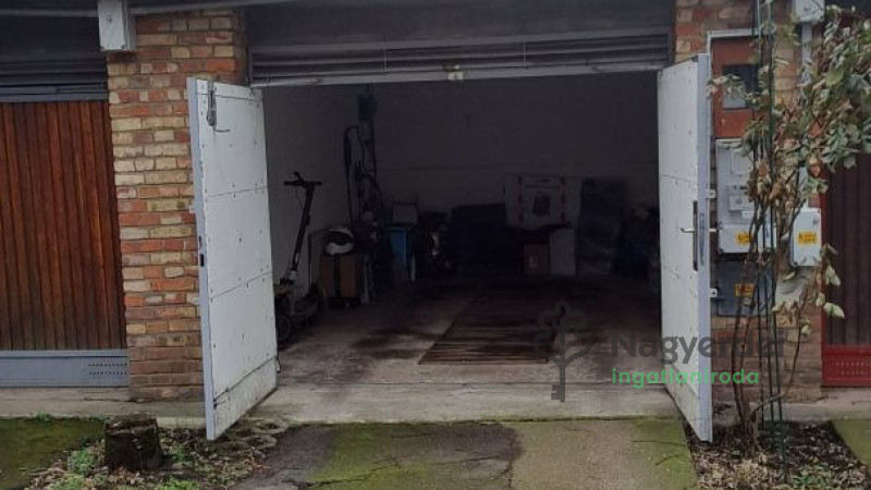 Debrecen, Egyetemváros, Garázs, egyedi garázs  