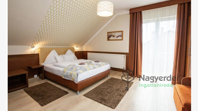 Hajdúszoboszló, Kereskedelmi ingatlan, panzió  