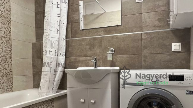 Debrecen, Sestakert, Lakás, tégla lakás  