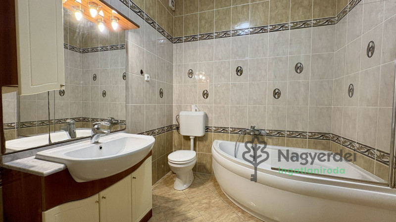 Debrecen, Péterfia, Lakás, tégla lakás  